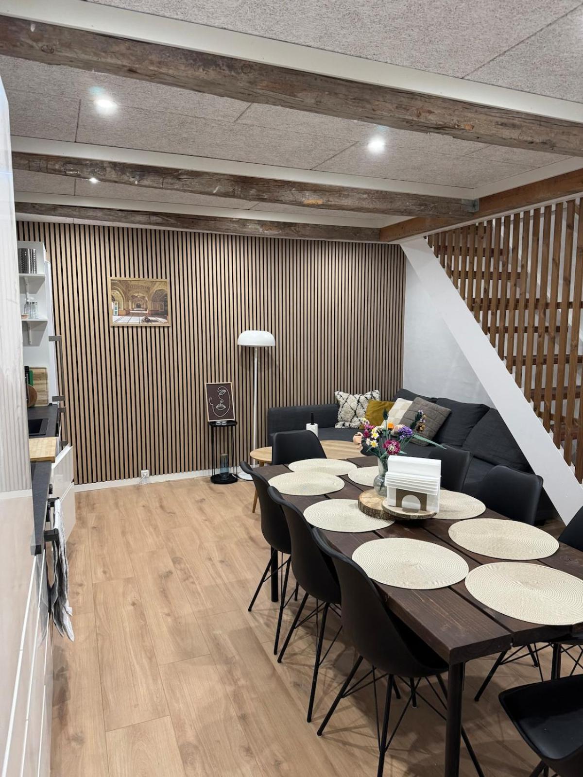 The Wild Swan - Big House With Many Beds In - Free Parking Lejlighed