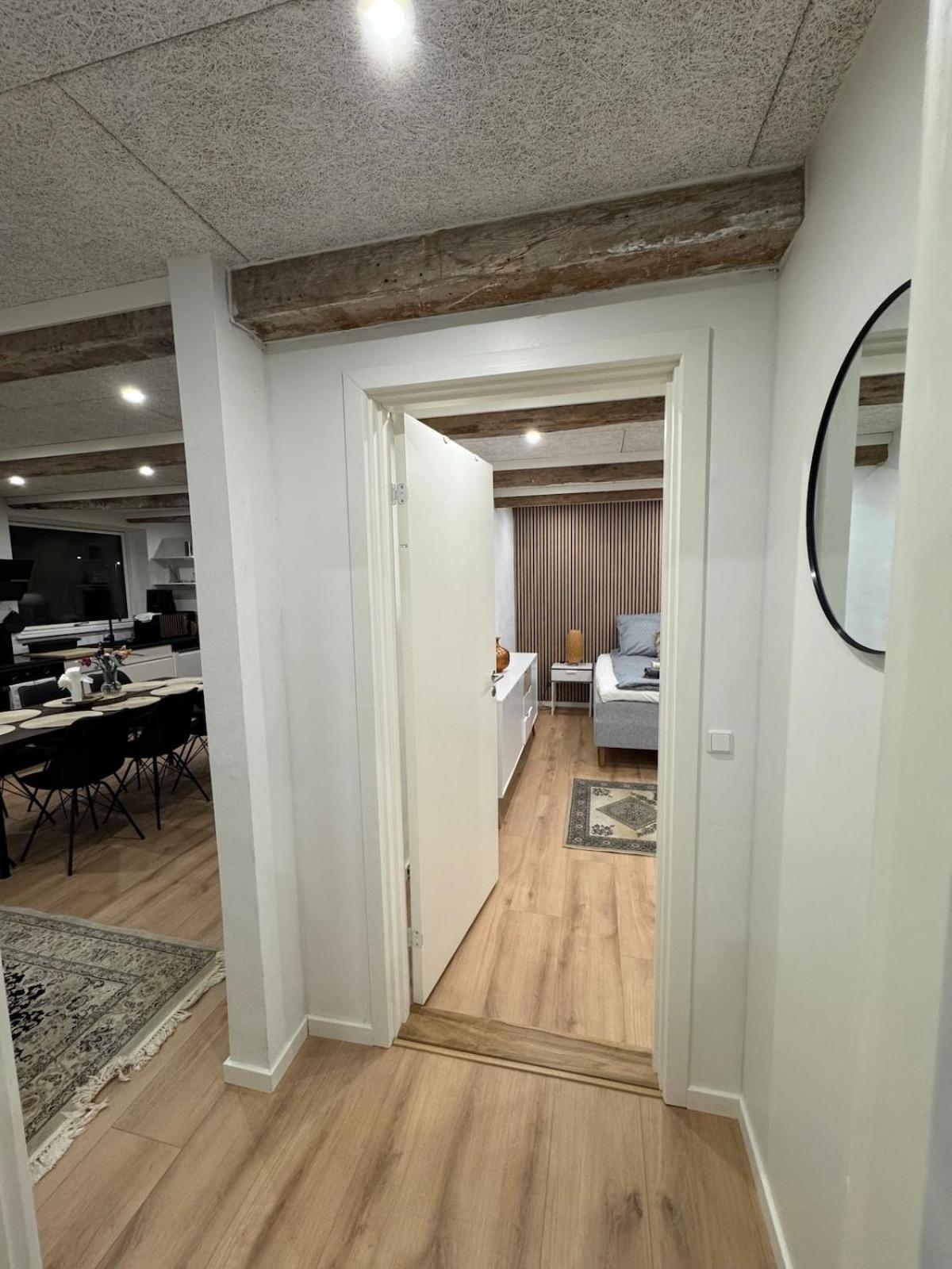 Apartment The Wild Swan - Big House With Many Beds In - Free Parking