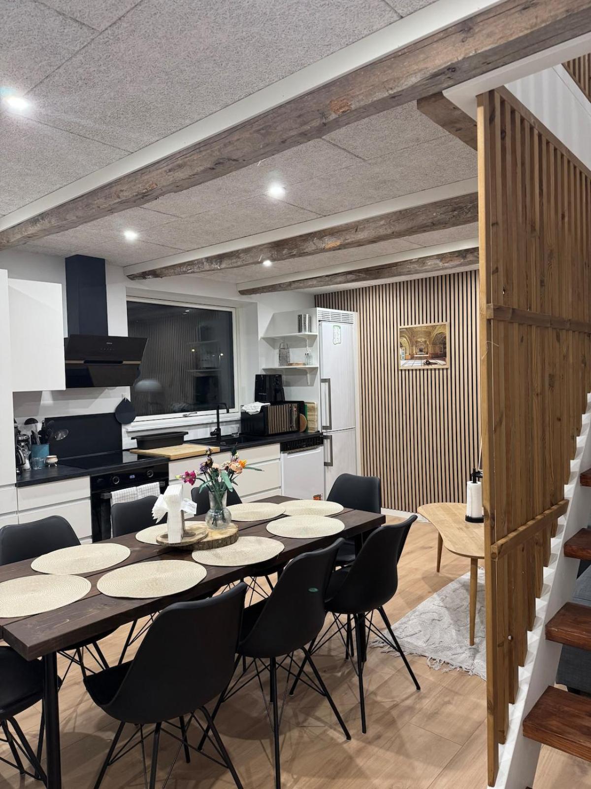 Apartment The Wild Swan - Big House With Many Beds In - Free Parking