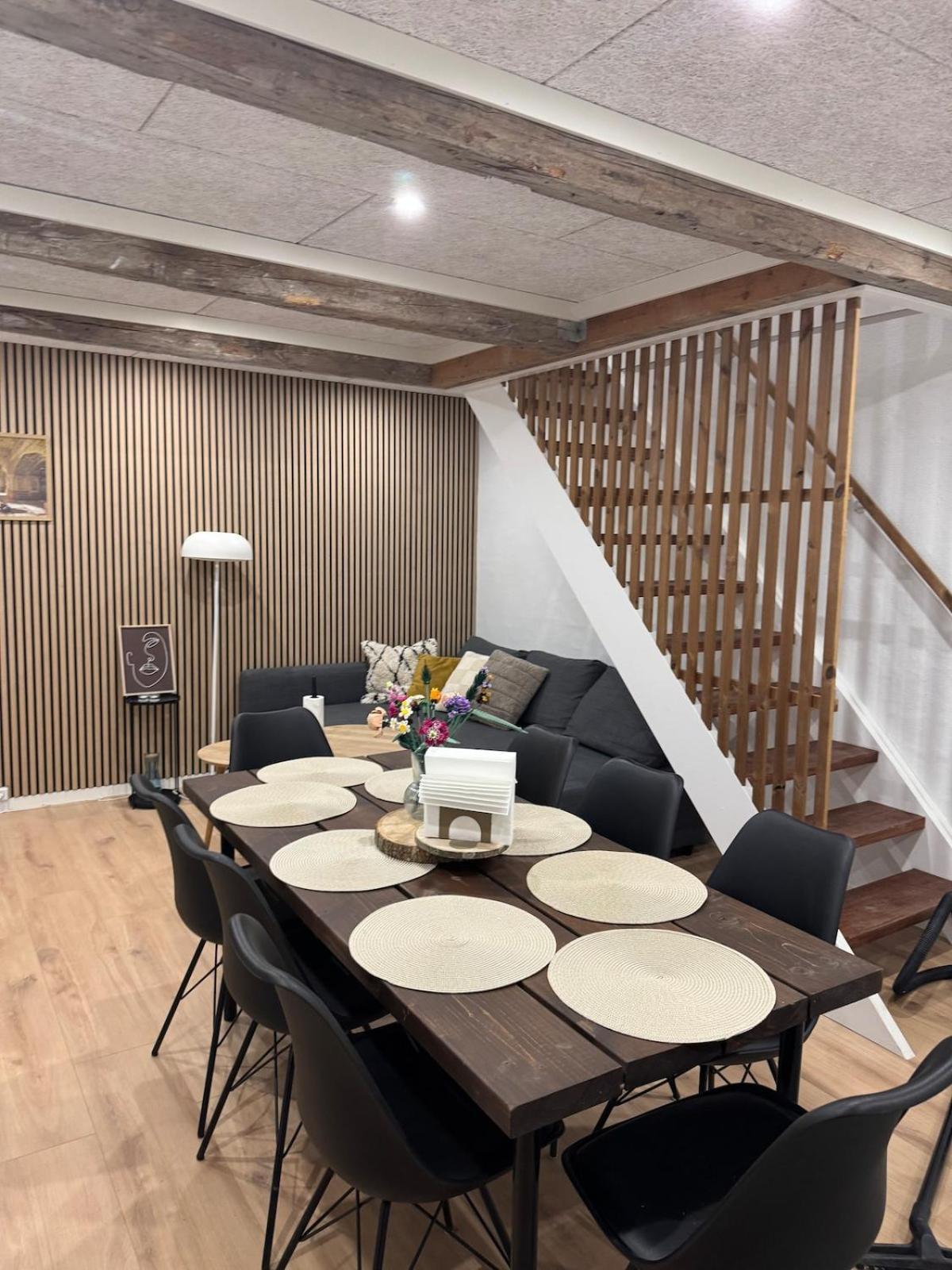 The Wild Swan - Big House With Many Beds In - Free Parking